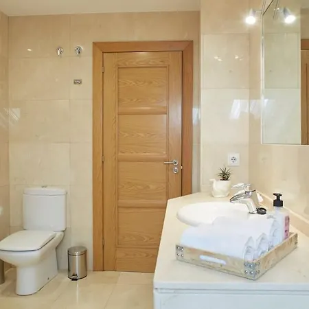 Con Terraza A Un Paso De La Playa * Gijón