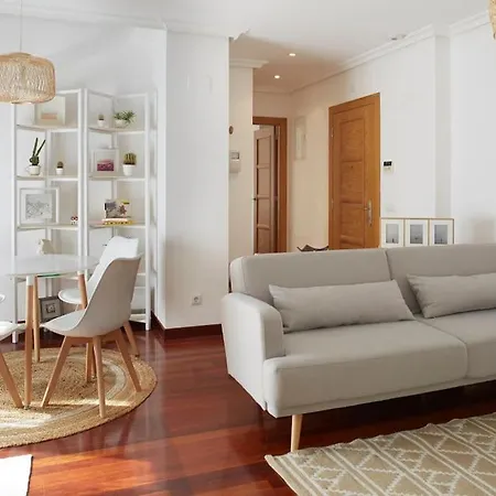 Con Terraza A Un Paso De La Playa * גיחון