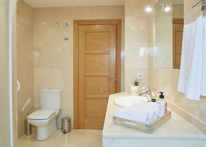 Con Terraza A Un Paso De La Playa * Gijón