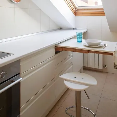 Con Terraza A Un Paso De La Playa Gijón