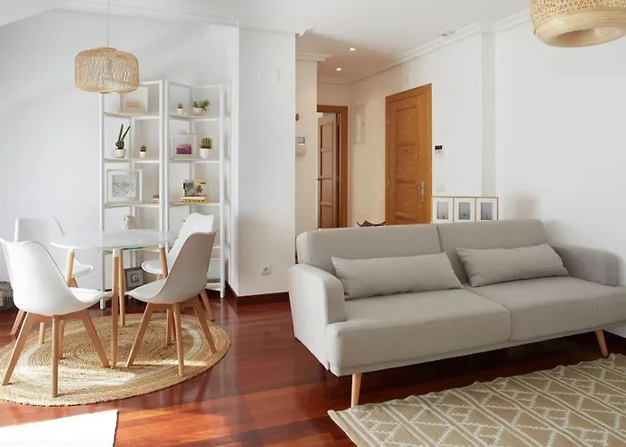 Con Terraza A Un Paso De La Playa * Gijón